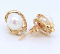 Elegant Yellow Gold Fresh Water Pearl and Diamond Accent Earrings