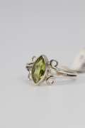 .925 Sterling Silver Peridot Gemstone Ring Size 6.75