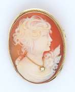 Handsome Yellow Gold Cameo Pendant Brooch