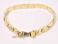 Beautiful XO Style Bracelet in 14K Yellow Gold