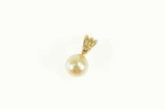 14K Yellow Gold Pearl Diamond Accent 6.9m Classic Pendant