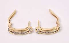 Darling Diamond Hoop Earrings in Yellow Gold