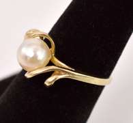Gorgeous Pearl Ring in Yellow Gold