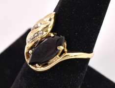 Lovely Black Gemstone ad Diamond Ring in 14K Yellow Gold