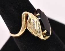 Lovely Black Gemstone ad Diamond Ring in 14K Yellow Gold