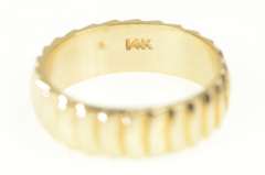 14K Yellow Gold Grooved Scalloped Pattern Wedding Band Ring