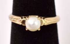 Splendid Dainty Pearl Ring in 14K Yellow Gold