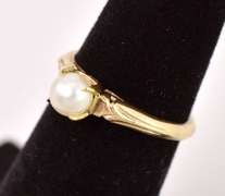 Splendid Dainty Pearl Ring in 14K Yellow Gold