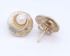 Vintage 925 Sterling Silver Pearl Shell Pendant on Chain with Matching Earrings