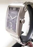 Gucci men's wristwatch 8600M Automatic Swiss Made NEW with tags box and papers