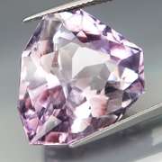 Elegant 29.92ct arrowhead cut untreated Amethyst