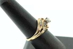 LADIES GOLD AND DIAMOND ENGAGEMENT RING