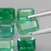 Vivid! Top green 3.66ct Colombian Emerald set