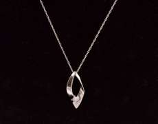 Excellent Diamond Pendant Necklace in White Gold