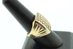 MENS 10KT SOLID YELLOW GOLD AND CZ RING