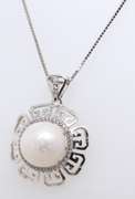 925 Sterling Silver Pearl Pendant on Box Chain