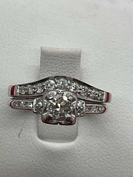 18K WHITE GOLD LADIES DIAMOND WEDDING SET
