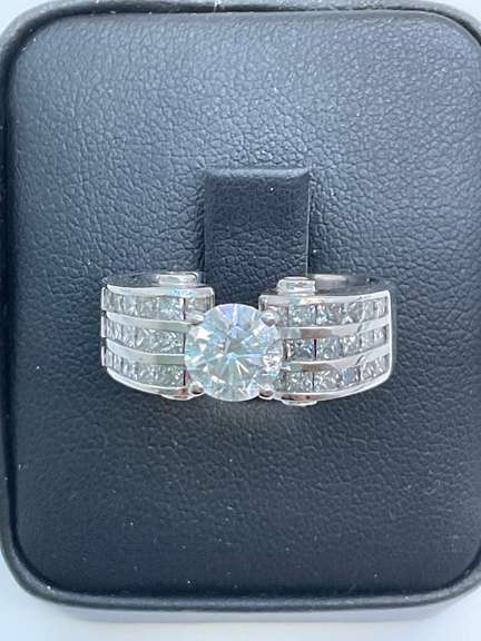 CERTIFIED LADIES 14K WHITE GOLD AND DIAMOND RING