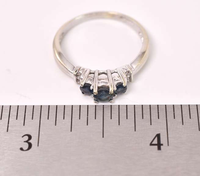 Stunning Three Stone Sapphire Ring in White Gold