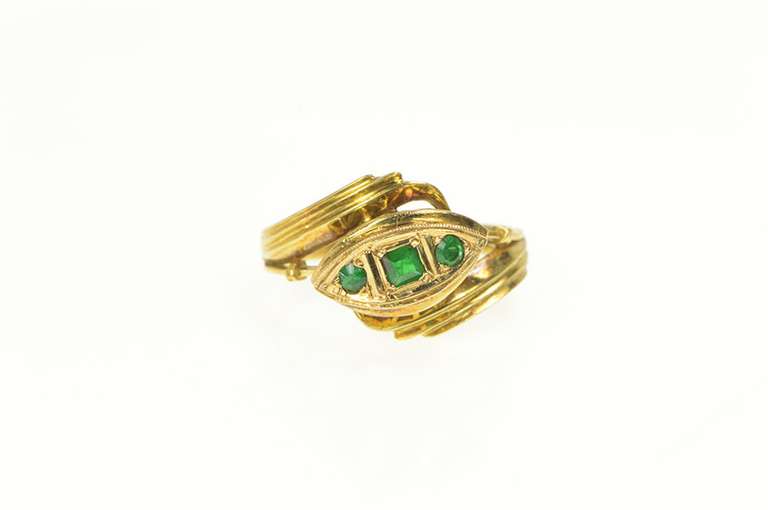 14K Yellow Gold 1950's Natural Emerald Raised Filigree Bypass Ring