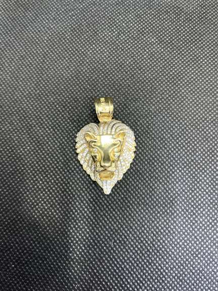 STUNNING 14KT LION HEAD DIAMOND PENDANT