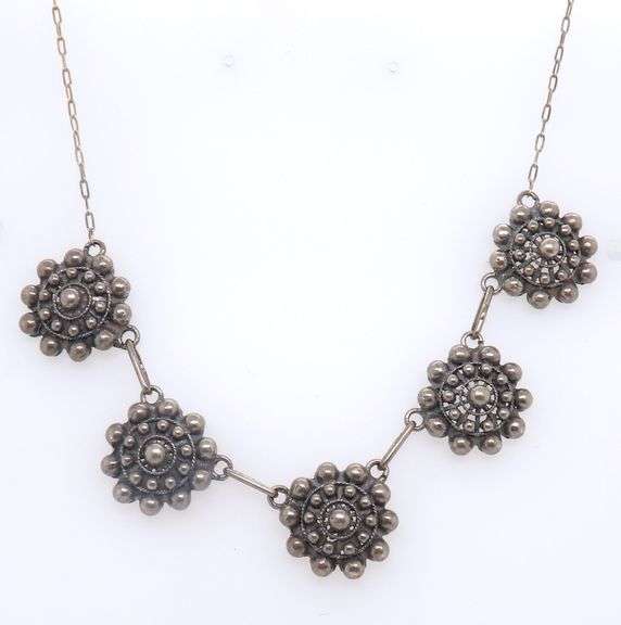 Vintage 925 Sterling Silver Flower Style Necklace