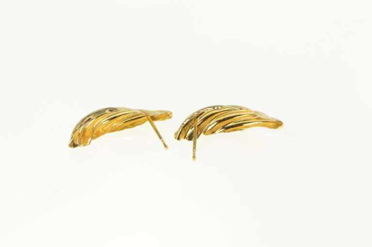 14K Yellow Gold Retro Curved Twist Design Semi Hoop Vintage Earrings