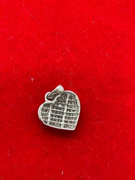 14K WHITE GOLD AND DIAMOND PENDANT