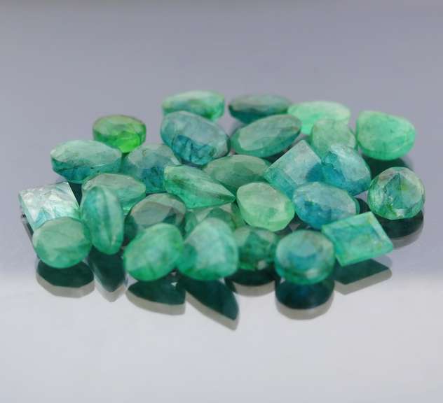 Heavy 237.50ct collection of Emeralds