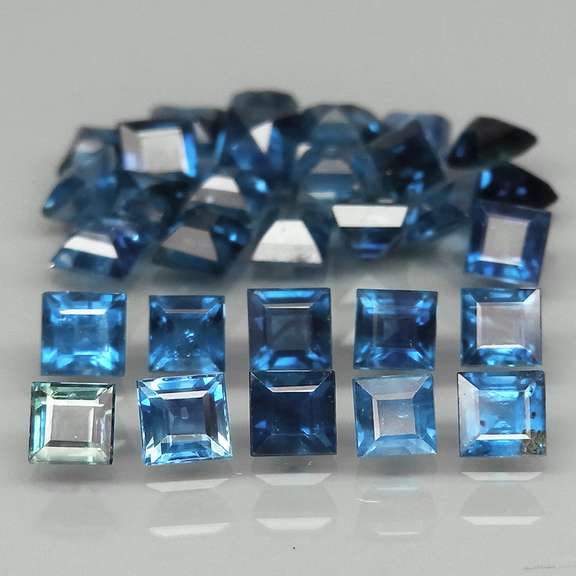 Natural 4.28ct blue Sapphire set with multiple hues