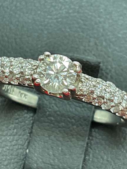 CERTIFIED LADIES 14K WHITE GOLD AND DIAMOND RING