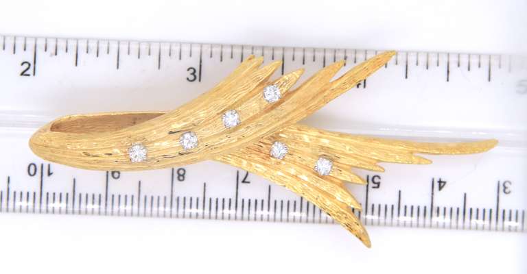 Handsome 18kt Yellow Gold Diamond Textured Brooch