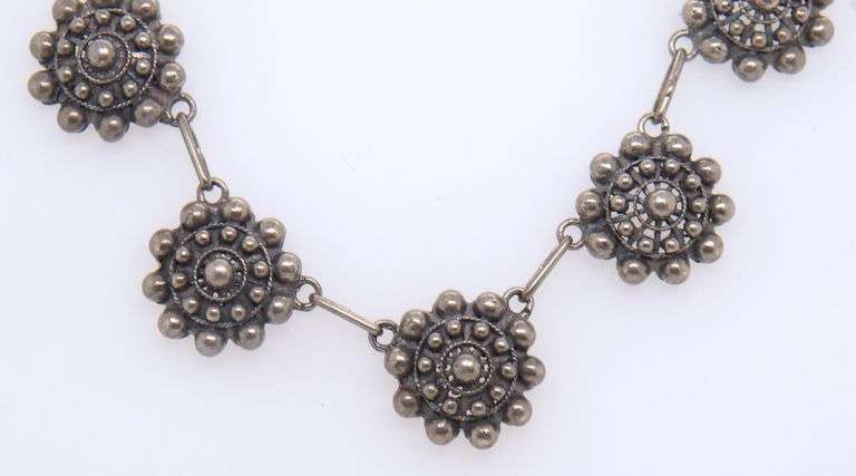 Vintage 925 Sterling Silver Flower Style Necklace
