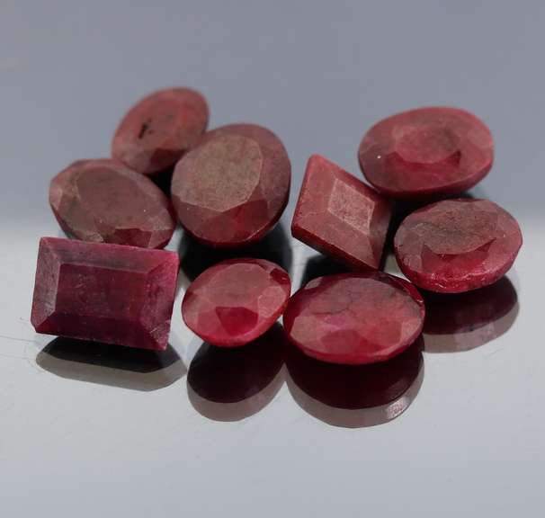 Amazing color! 99.82ct collection of Rubies