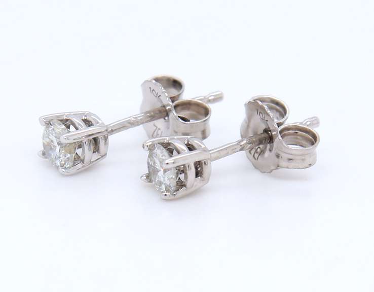 Elegant White Gold Diamond Stud Earrings