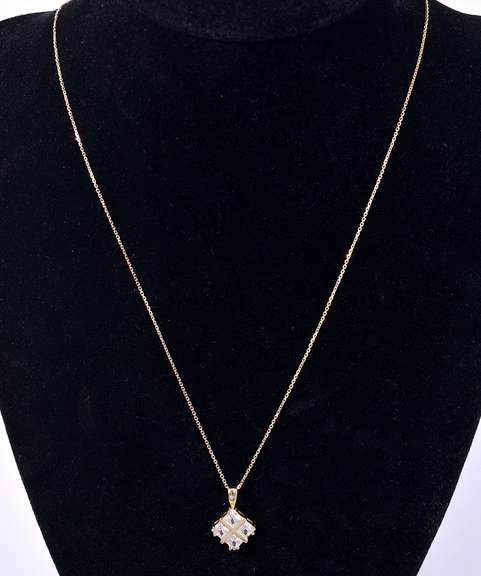 Luxurios CZ Pendant Necklace in 14K Yellow Gold