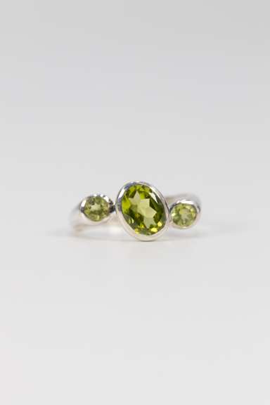 Sterling Silver Natural Peridot Gemstone Ring Size 9