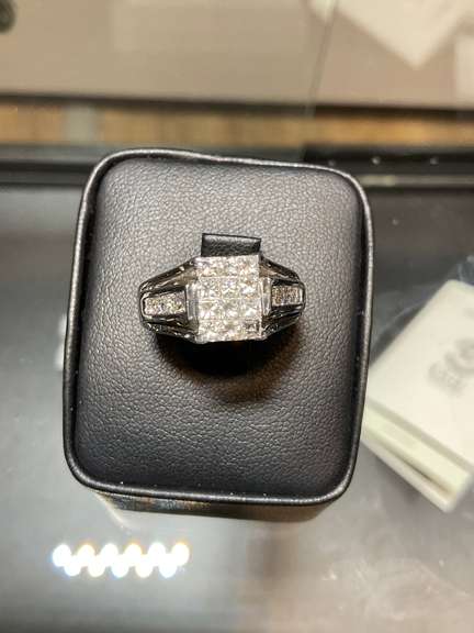 LADIES 14K WHITE GOLD AND DIAMOND RING