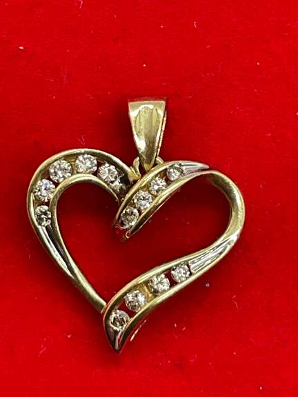 YELLOW GOLD AND DIAMOND HEART PENDANT