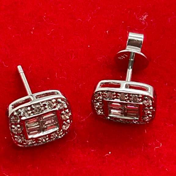 14K WHITE GOLD DIAMOND STUD EARRINGS