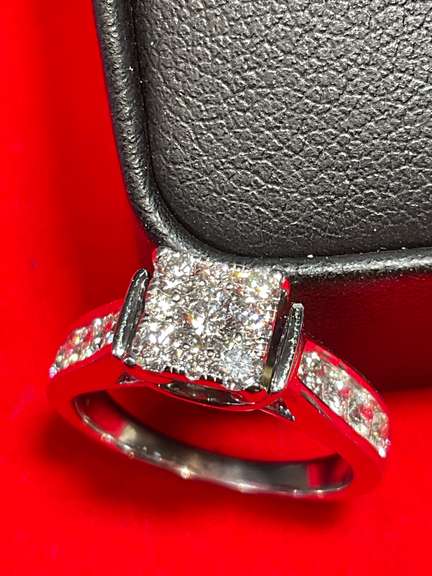 CERTIFIED LADIES 14K WHITE GOLD AND DIAMOND RING