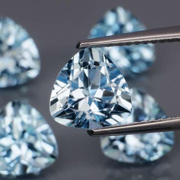Superb quality 10.88ct 5 pc sky blue Topaz set