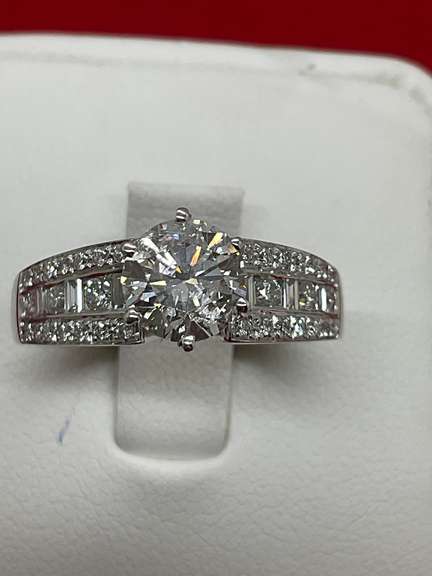 CERTIFIED LADEIS 14K WHITE GOLD AND DIAMOND ENAGEMENBT RING