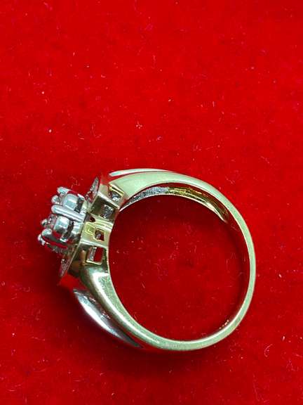 CERTIFIED LADIES 14K GOLD AND DIAMOND RING