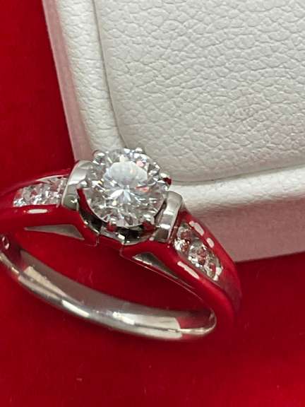 CERTIFIED LADIES PLATINUM AND DIAMOND RING