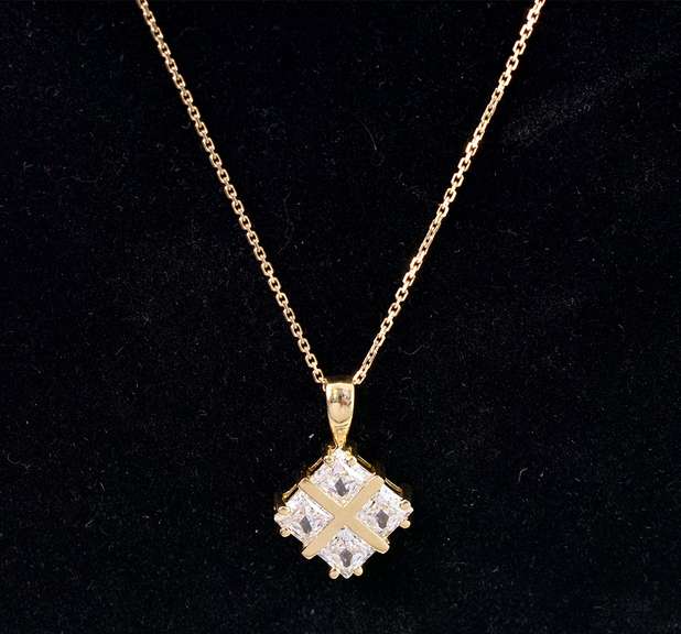 Luxurios CZ Pendant Necklace in 14K Yellow Gold