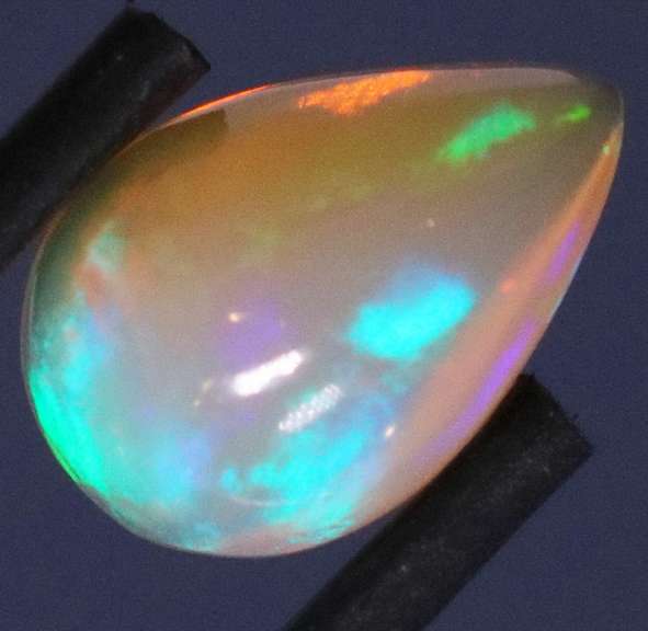 Vivid flashing unheated 1.92ct Jelly Opal