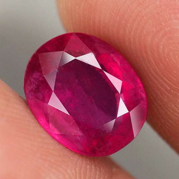 Stunning 5.62ct Imperial red Ruby