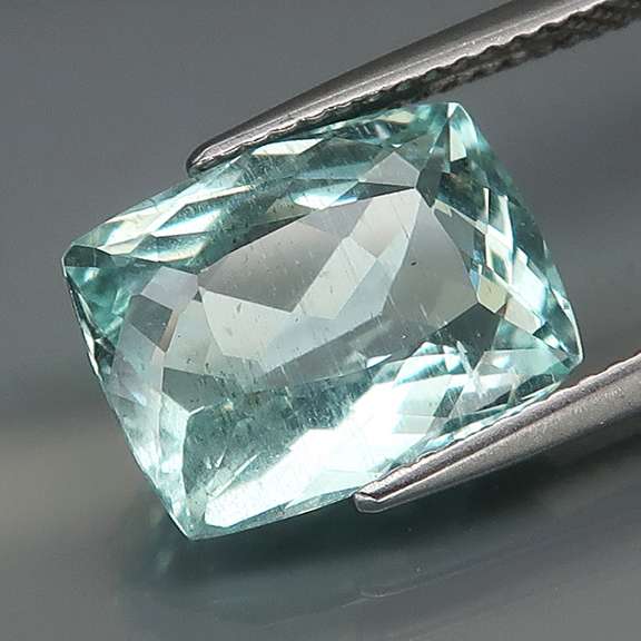 Stunning 5ct untreated Brazilian Aquamarine
