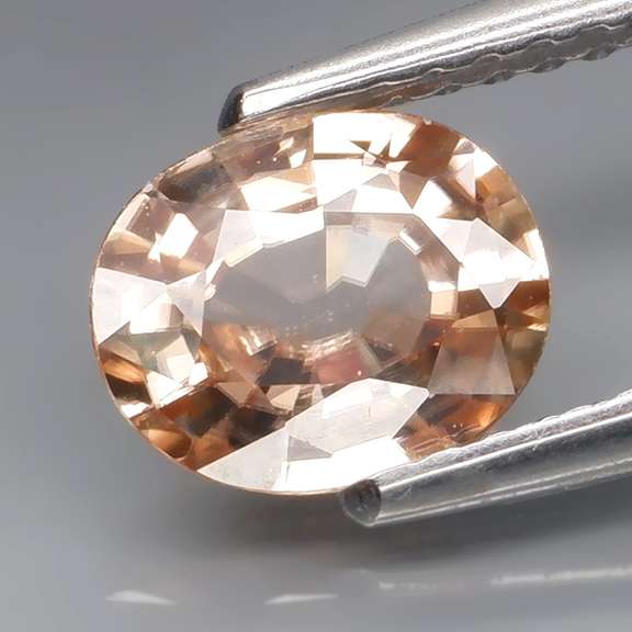 Top luster VS 1.45ct natural Imperial Zircon